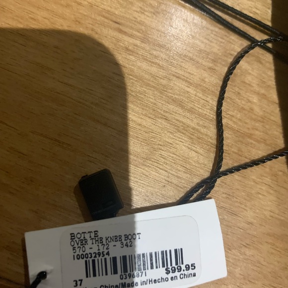 Over the knee suede boots.  Size 7 - Picture 2 of 7